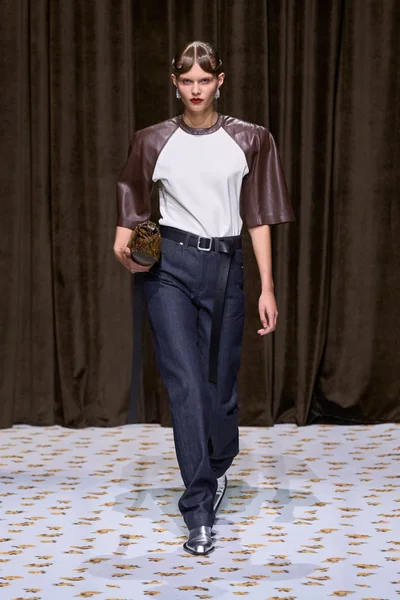 Look 49